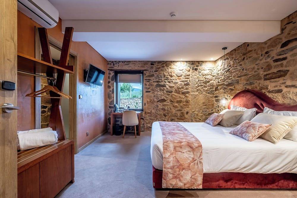 Cherry Room - Superior Double Room (reduced mobility) in Paul (Covilhã), Aldeias de Xisto