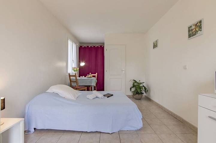 Entire apartment, Cosy apartment for 2 guests with Wifi, Tv, terrace and panoramic view in Gardanne, Mediterranean Coast (France)