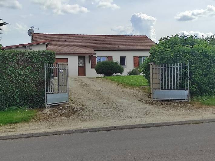 Location de vacances pour 6 personnes, avec Terrasse ainsi que Jardin et Vue dans Longeville-sur-la-Laines