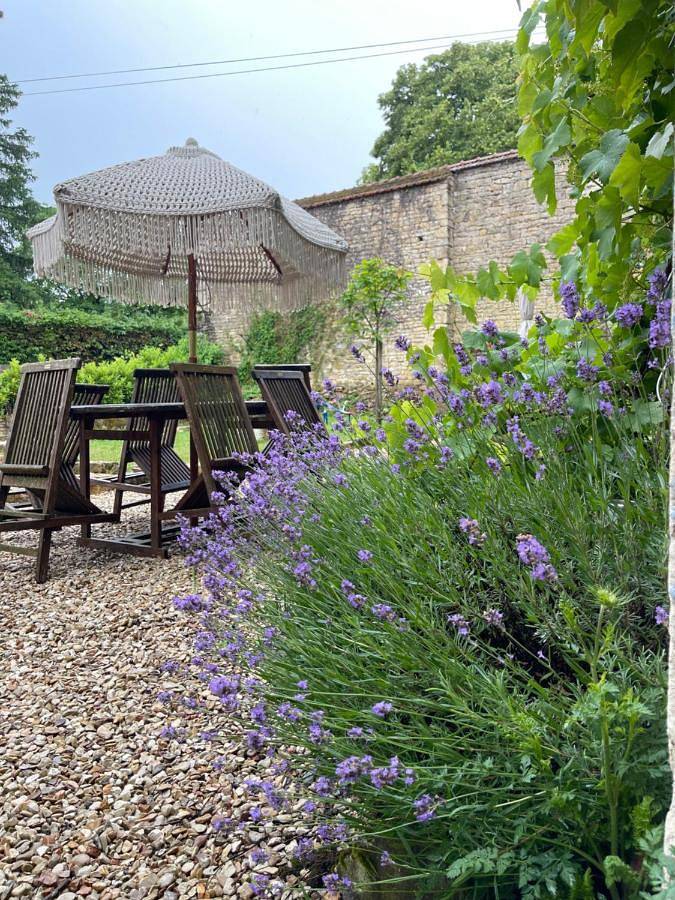 Location de vacances pour 10 personnes, avec jardin ainsi que vue et piscine, animaux acceptés à Gigny - 2