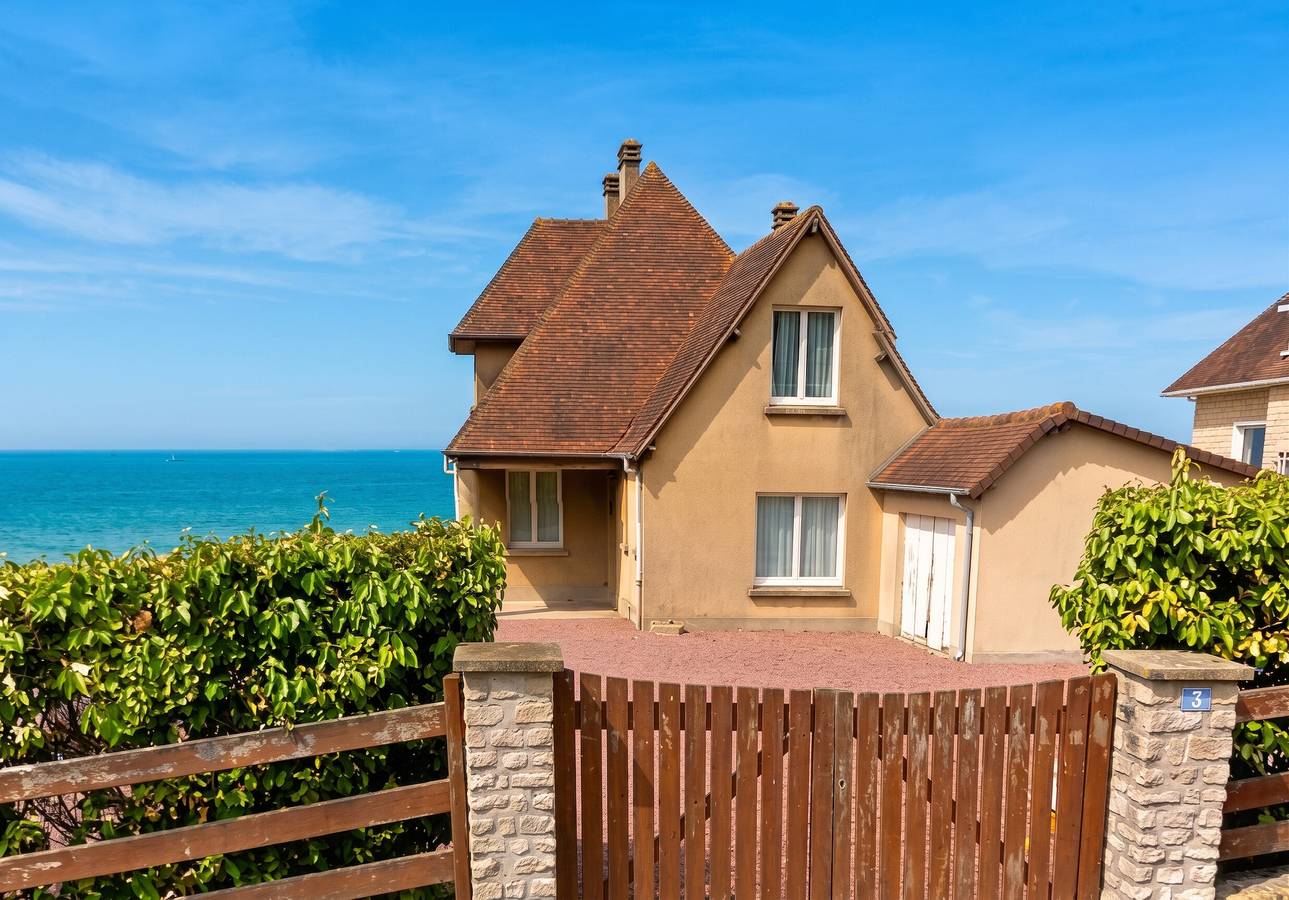 Maison spacieuse avec vue sur la mer à Arromanches-les-Bains in Arromanches-les-Bains, Région de Bayeux