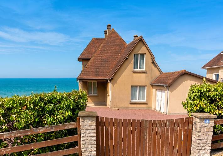 Geräumiges Haus mit Meerblick in Arromanches-les-Bains in Arromanches-les-Bains, Bayeux und Umgebung
