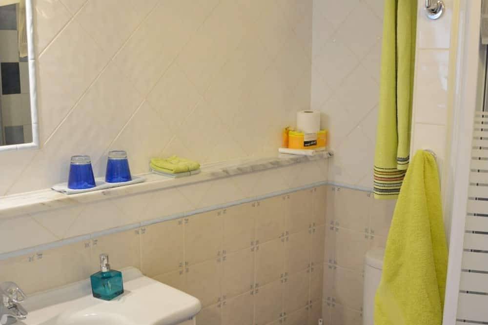 Ganze Wohnung, Kleine Ferienwohnung in ruhiger Lage mit zwei privaten Terrassen und Meerblick in Moncarapacho, Parque Natural da Ria Formosa