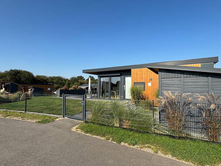 Camping für 4 Personen, mit Terrasse und Garten sowie Seeblick und Ausblick in Schleswig-Holstein