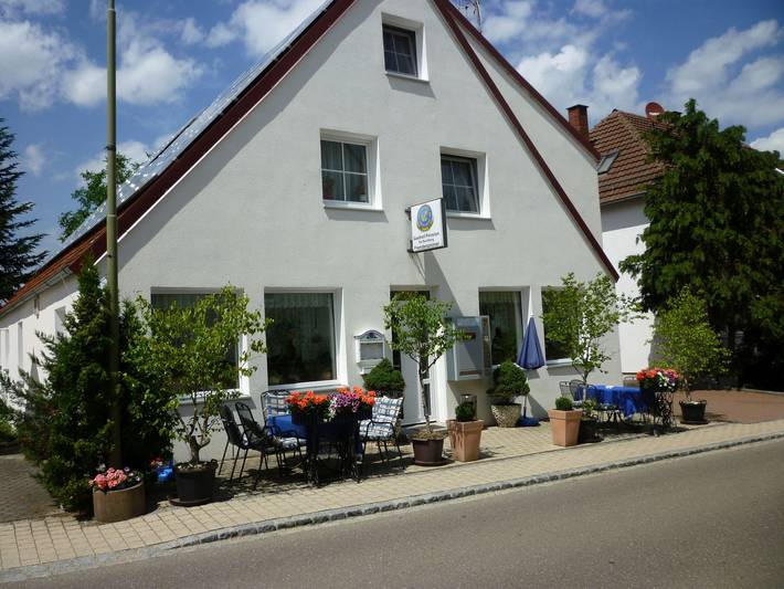 Gasthaus - Pension Am Buchberg - Einzelzimmer mit separatem Badezimmer in Mönchsdeggingen, Schwäbische Alb Radweg Etappe 1 Region