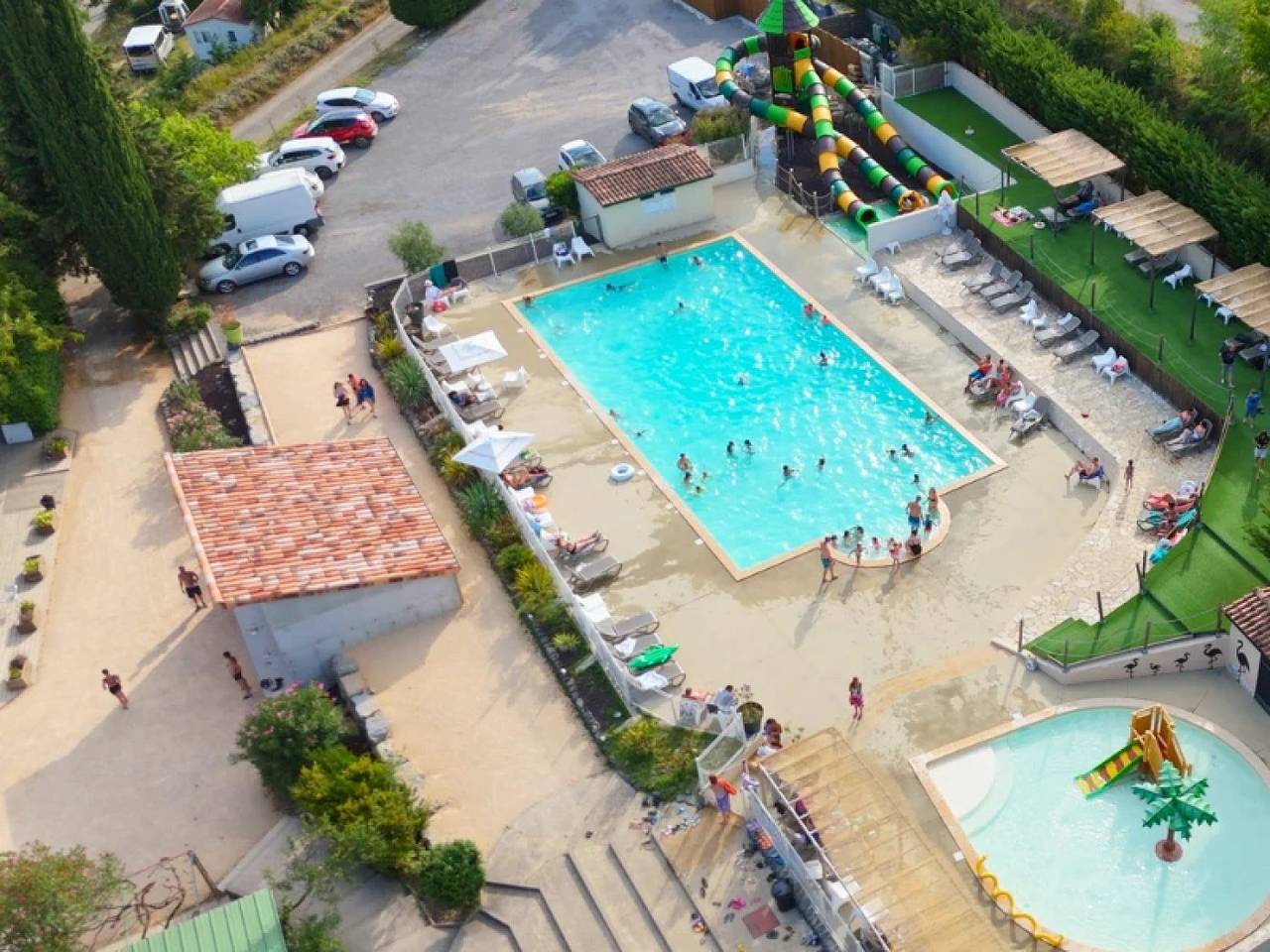 Zecamping 3 étoiles familial piscine chauffée dog friendly cottage clim 30m2 in Lussas, Ardèche