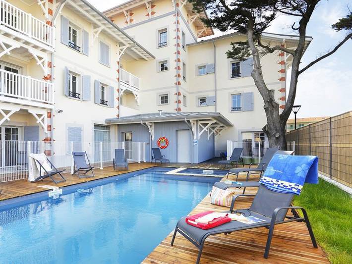 Camping pour 4 personnes, avec Balcon et Terrasse