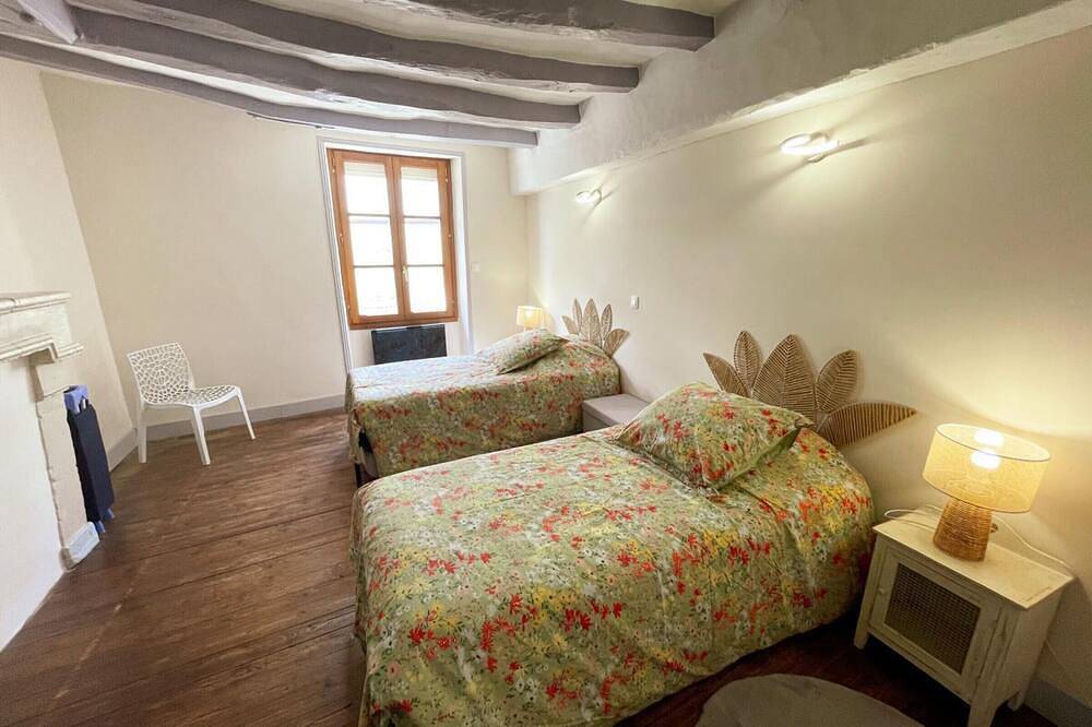 Gîte de caractère au cœur du village in L'Île-Bouchard, Vallée de la Loire