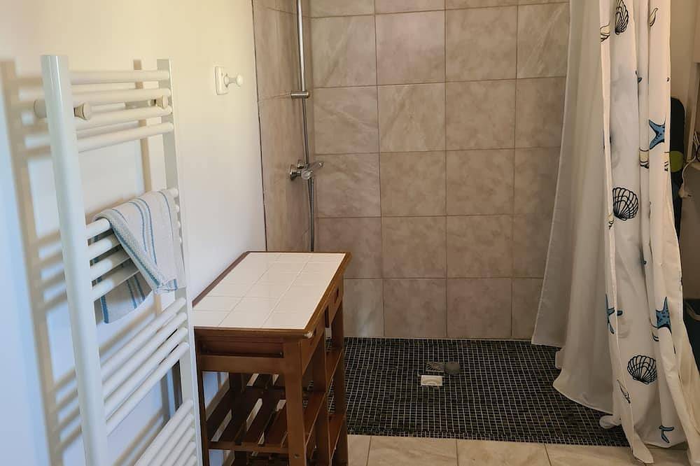 Gîte Camaloth adapted for people with motor disabilities in Theix, Côte des Mégalithes