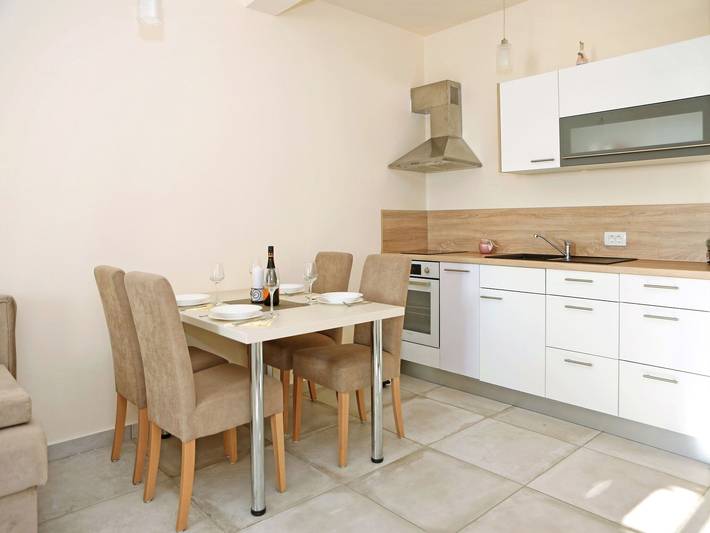 Ganze Wohnung, Ferienwohnung für 2 Personen mit Garten in Ljubač (Dalmatien), Zadar