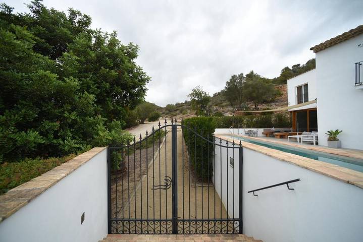 Casa rural para 14 personas, con piscina además de jardín y jacuzzi en San Pedro de Ribas - 2