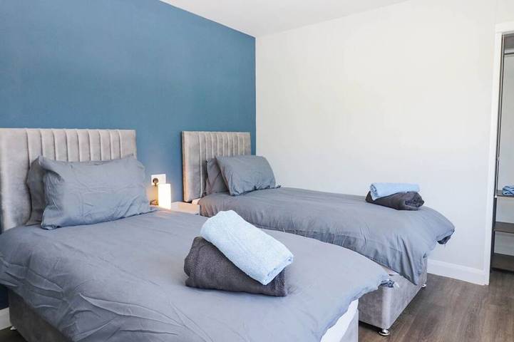 Aqueduct Residence, pet friendly, with open fire in Lancaster in Lancashire