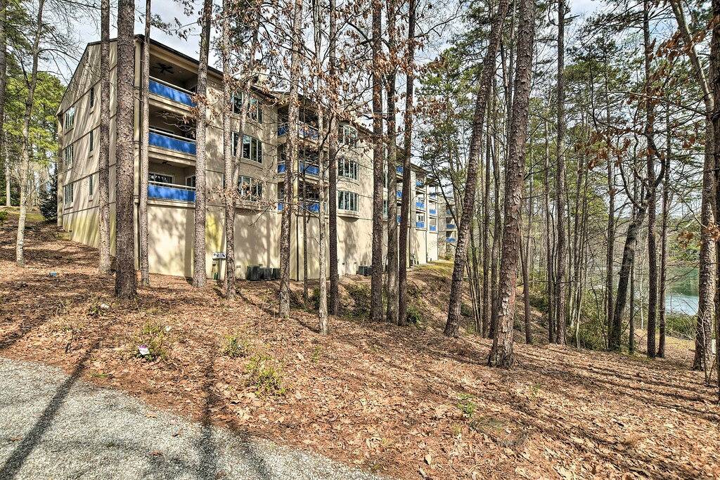 Ganze Wohnung, Neu-Lake Keowee Resort Condo mit Blick auf den See und Pools in Lake Keowee