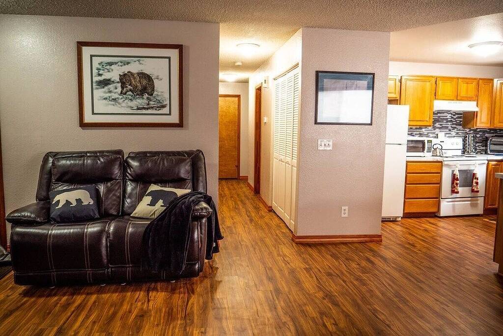 Central Location, Private Yard, Modern and Comfy Furnishings, Family Friendly in Anchorage, Alaska