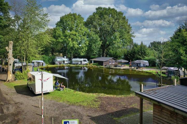 Location de vacances pour 2 personnes, avec Terrasse et Jardin ainsi que Vue et Vue sur le lac à Veldhoven