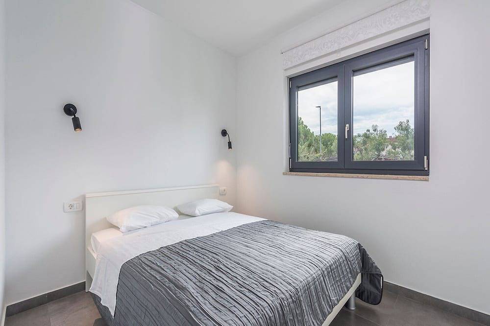 Villa in Novigrad with Private Pool and Beach in Novigrad, Umag Region