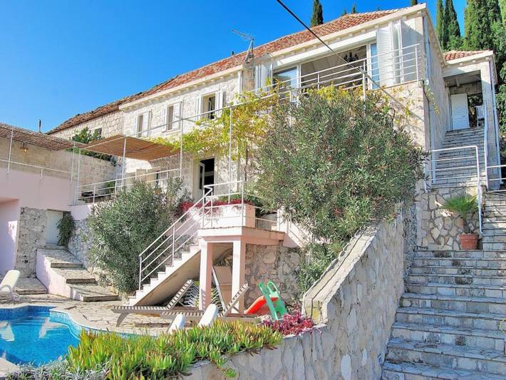 Villa con piscina per 10 persone, con balcone e piscina, adatto a famiglie con bambini in Grad Dubrovnik