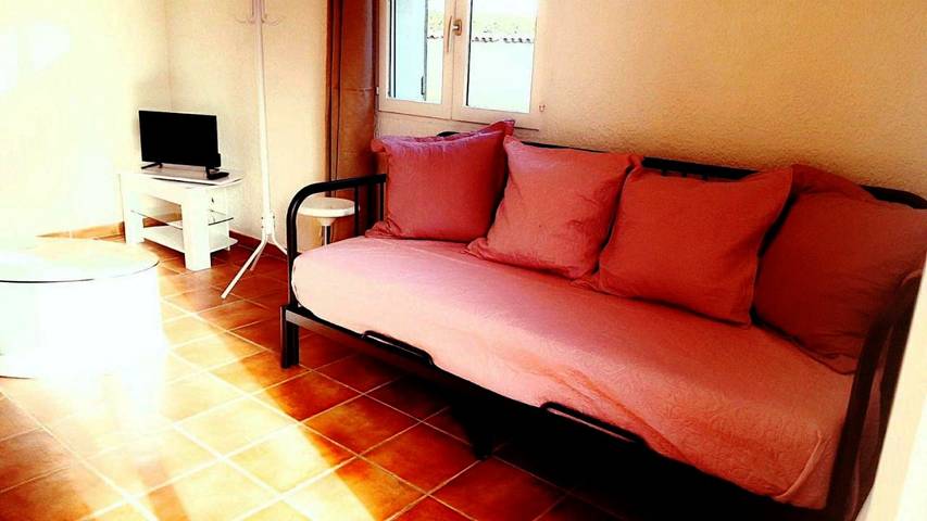 Location de vacances pour 4 personnes, avec jardin ainsi que piscine et vue à Bédarrides - 2