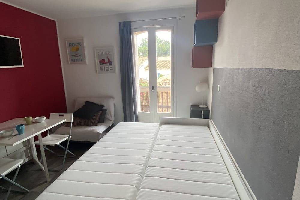 Entire apartment, Studio in Sausset-les-Pins, Istres region