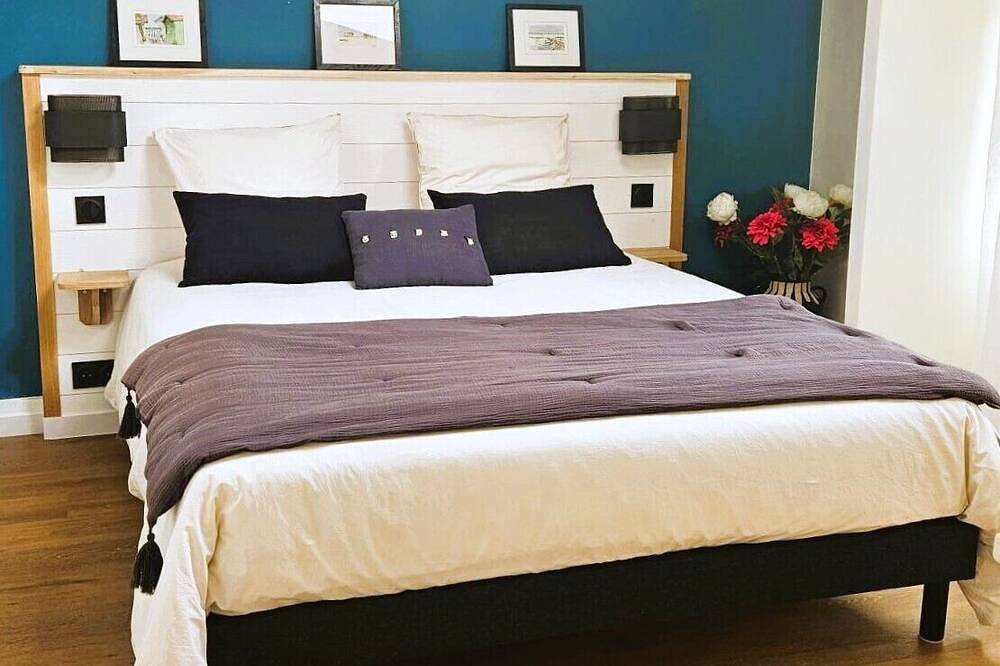 200 meters from the beach: Villa In The Center of Cap Ferret, beautiful garden with trees in Lège-Cap-Ferret, Arcachon region