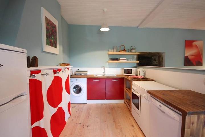 Location de vacances pour 6 personnes, avec vue et jardin, animaux acceptés à Bussière-Galant - 3