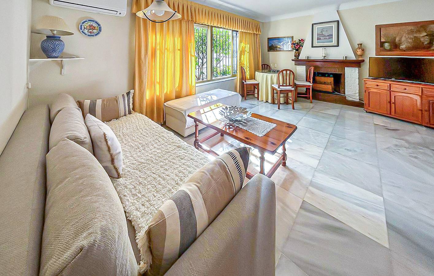 Apartamento junto a la playa con WiFi, Parking y AC - 800m de la Playa de Torrebermeja in Benalmádena, Costa del Sol