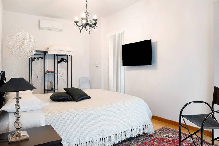 Appartamento intero, Appartamento 'Casa Gallinotto' con giardino privato, Wi-Fi e aria condizionata in Alba, Langhe