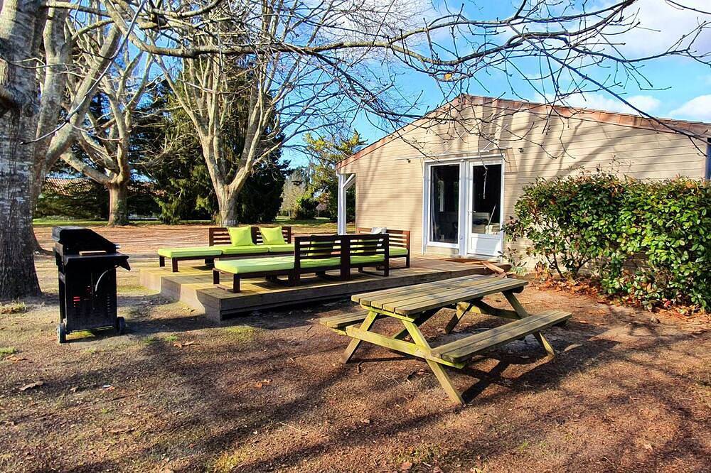 Guesthouse in wooded grounds in Saint-Vincent-de-Tyrosse, Dax region