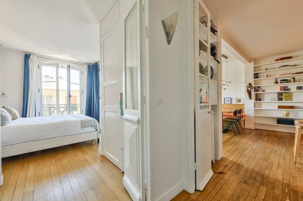 Entire apartment, Boho-chic cocoon in Neuilly-sur-Seine. in Neuilly-sur-Seine, Hauts-de-Seine
