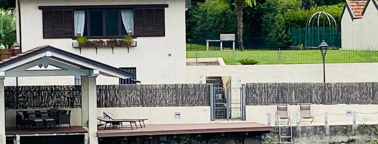 Location de vacances pour 5 personnes, avec vue ainsi que vue sur le lac et jardin dans Pettenasco - 2