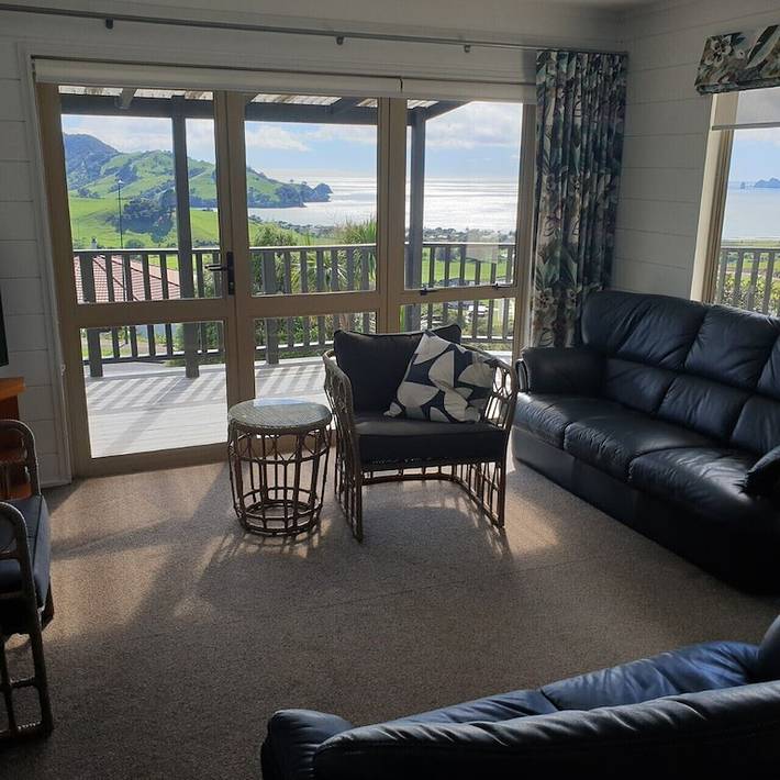 Holiday home for 12 people, with balcony and garden in Whitianga
