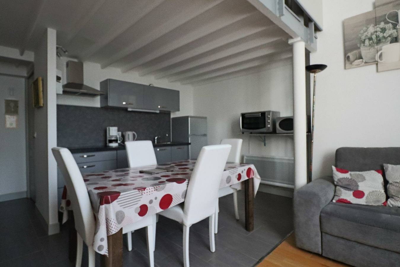 Entire apartment, Apartment 'Les Volcans - Guillaume' with Mountain View and Wi-Fi in La Bourboule, Volcans d'Auvergne Regional Nature Park