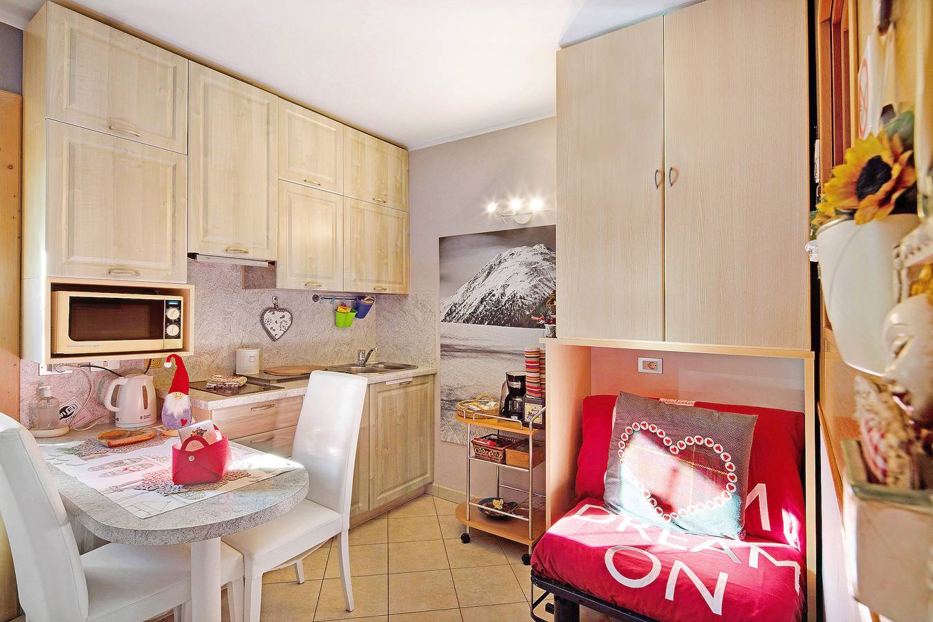 Appartamento intero, Baita del Sole Appartamento 2 con vista montagne, Wi-Fi, terrazza e giardino in Livigno, Valtellina