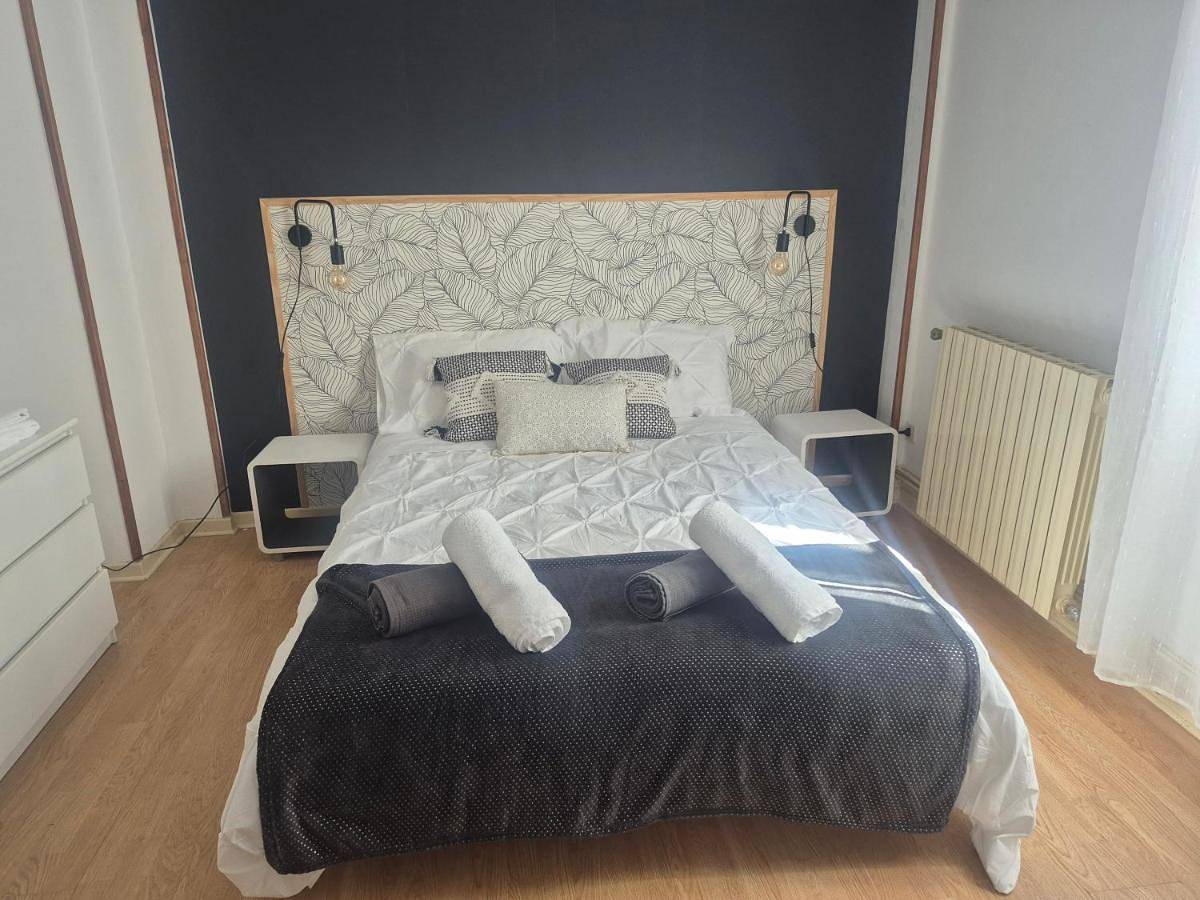 Appartement entier, One-Bedroom Apartment in Diou, Allier