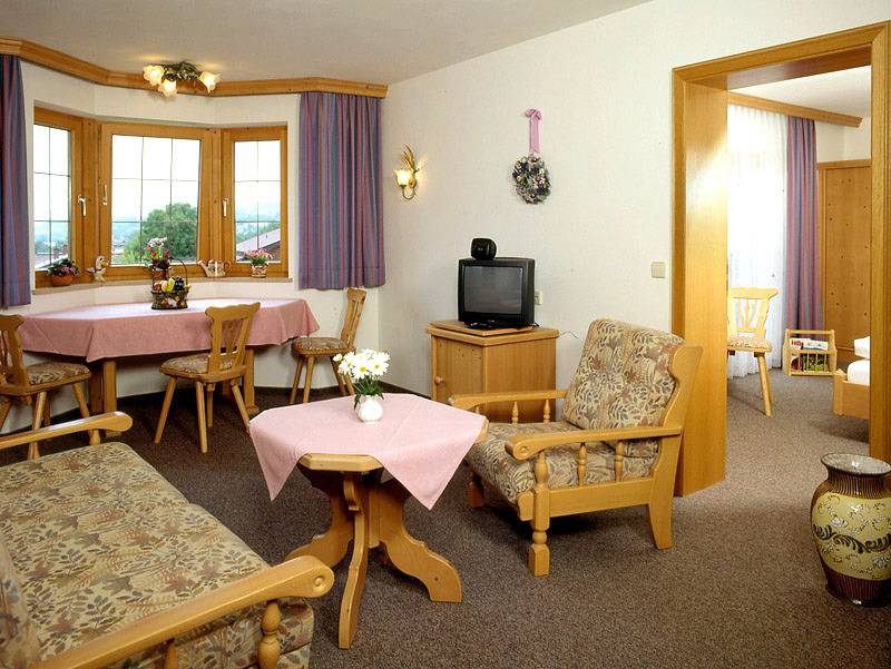 Gästehaus Alpenrose - (4) Doppelzimmer mit Dusche/Wc in Reit im Winkl, Bayerische Alpen