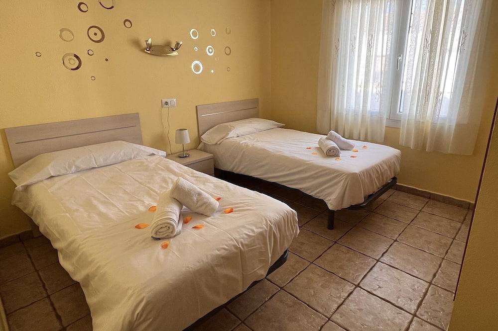 Villa Avet *Piscina Privada* Gran Terraza,Free Airacon,Wifi,Sabanas/Toallas in La Escala, Alt Empordà