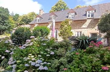Gîte pour 7 personnes, avec jardin à Baguer-Pican
