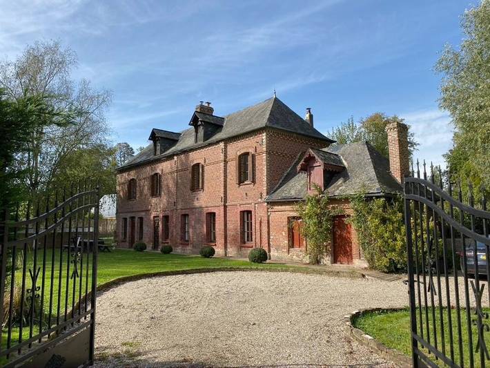 Location de vacances pour 18 personnes, avec Terrasse ainsi que Jardin et Piscine à Beauval-en-Caux