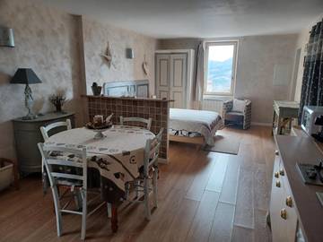Gîte pour 3 personnes, avec vue et terrasse à Coursegoules