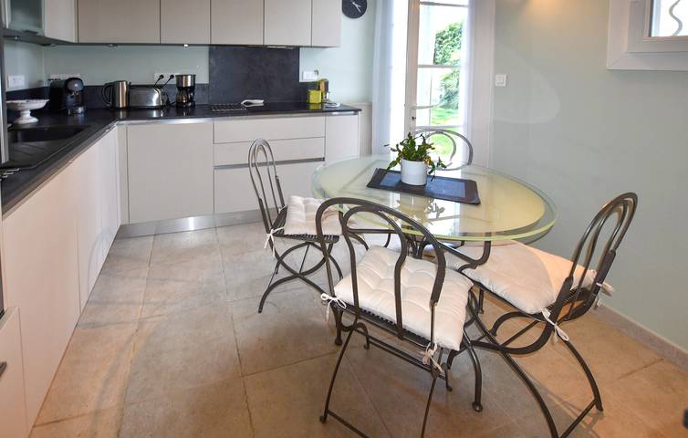 Appartement confortable avec piscine près du centre ville de Morières-lès-Avignon in Morières-lès-Avignon, Vaucluse