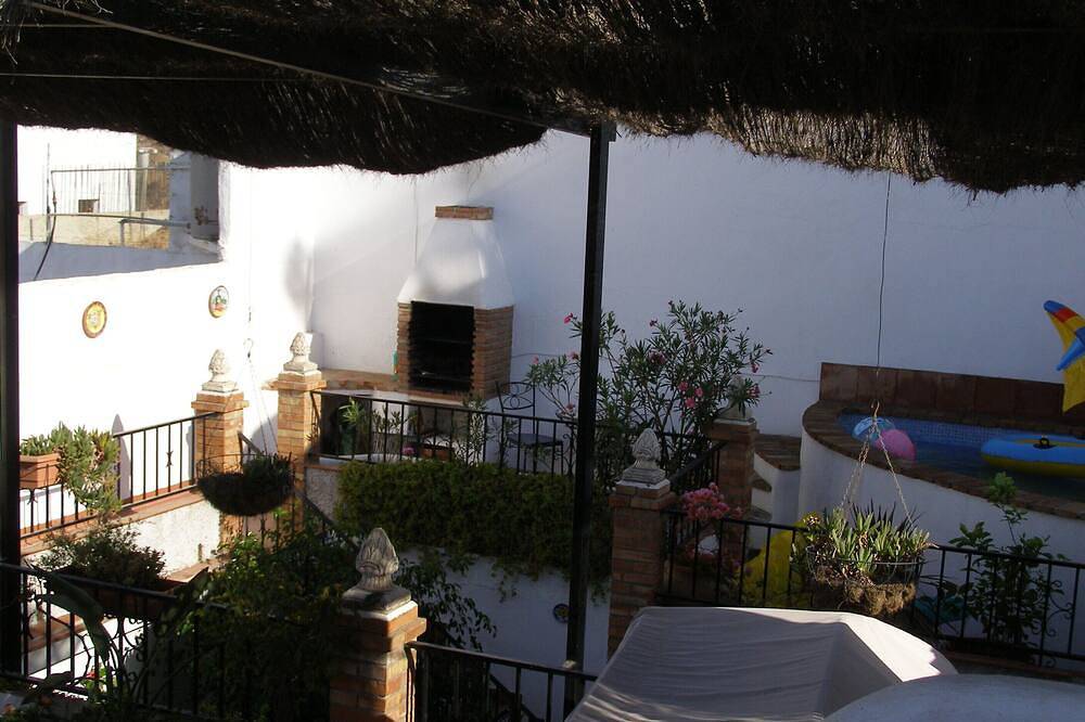 Stylish townhouse with superb views, elegant courtyard, pool and large terraces in Álora, Provincia de Málaga