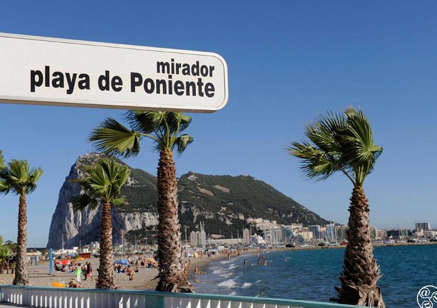 Apartamento entero, Three-Bedroom Apartment in Playa Llanito, La Línea de la Concepción