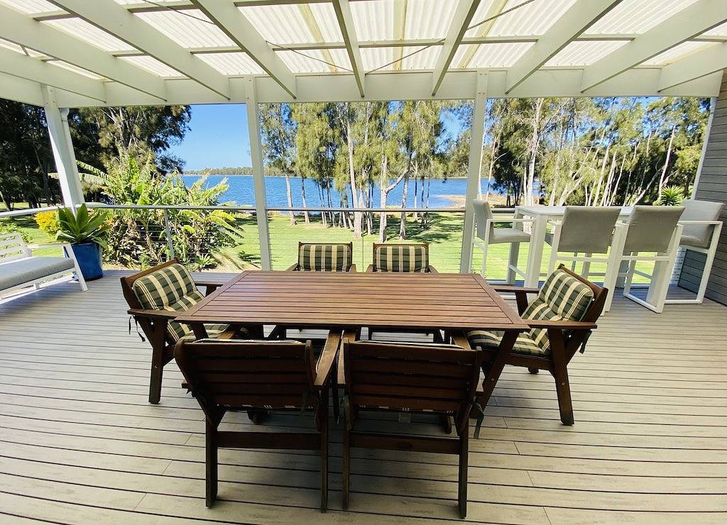 Memories Lakehouse at Dalmeny - pet friendly, waterfront, Sunday check out 3pm! in Dalmeny, New South Wales