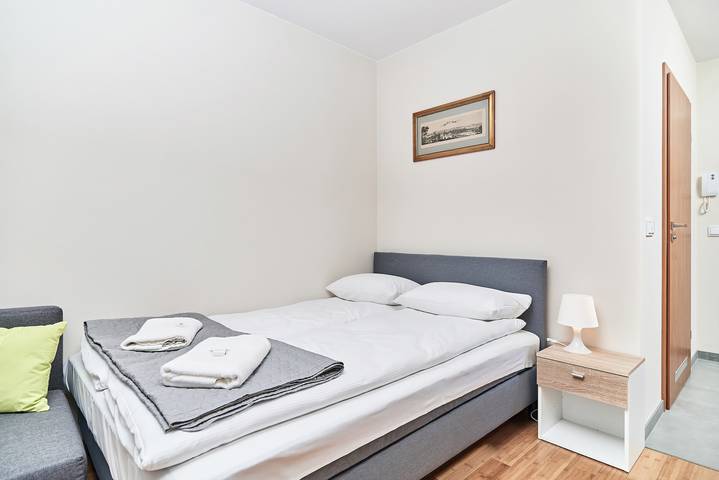 Studio für 3 Personen, mit Garten, kinderfreundlich in Breslau