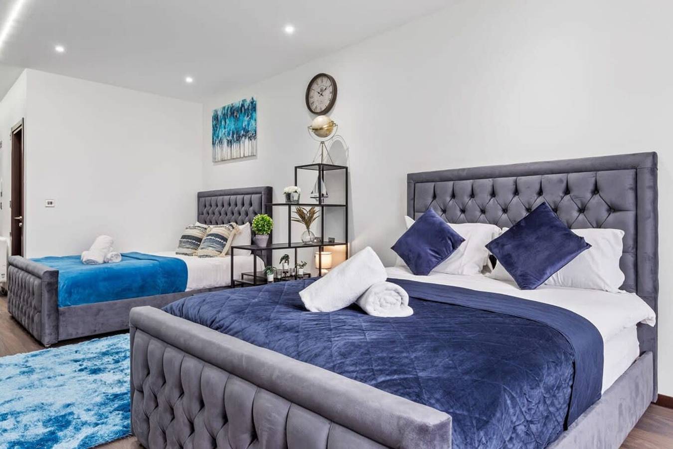 Entire apartment, Modern Spacious Sleeps 4 Studio Golders Green in London, South East England