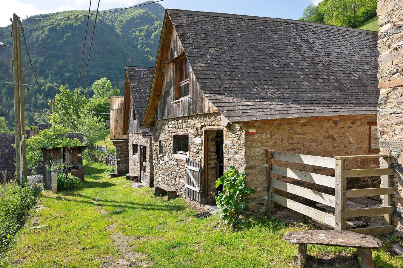 Gîte „La Grange De Claude“ mit Bergblick und privatem Garten in Sentein, Parc naturel régional des Pyrénées ariégeoises