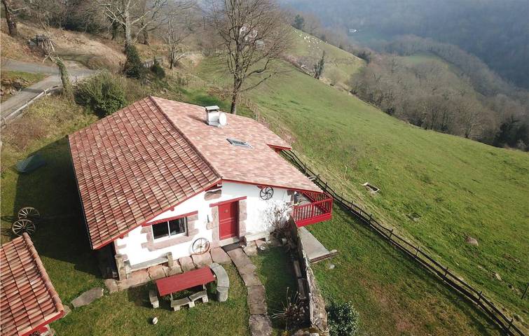 Location de vacances pour 6 personnes, avec Terrasse ainsi que Jardin et Vue à Bidarray