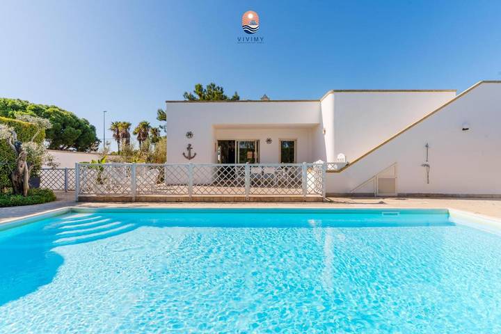 Villa per 7 persone, con giardino e piscina in Marina di Mancaversa