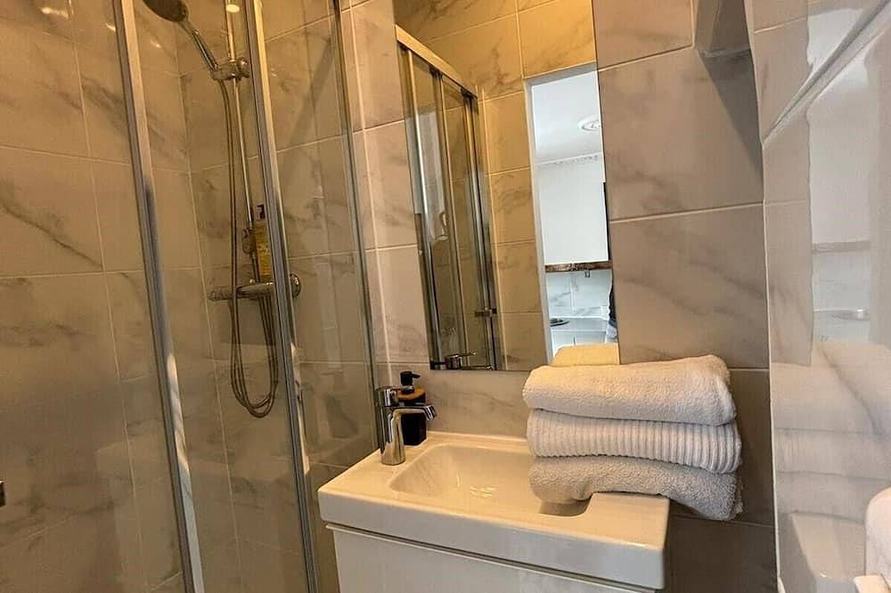 Appartement entier, Appartement 2 Pièces Calme Comme à la Campagne et au Coeur de la Ville! in Asnières-sur-Seine, Hauts-de-Seine