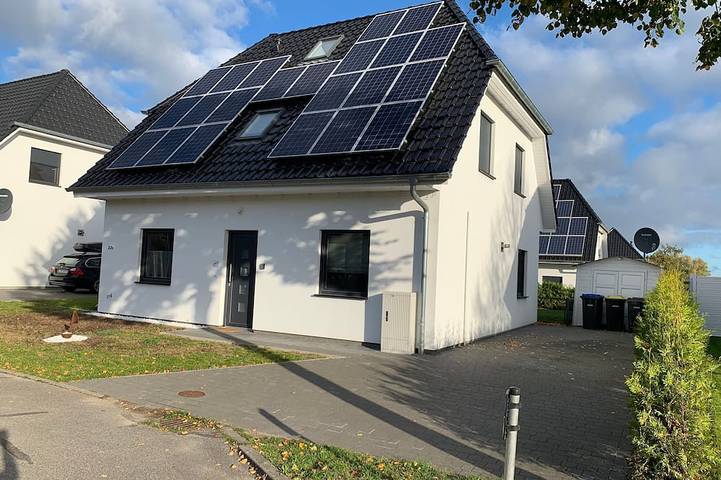 Villa für 8 Personen, mit Balkon und Whirlpool sowie Garten und Sauna in Göhren-Lebbin